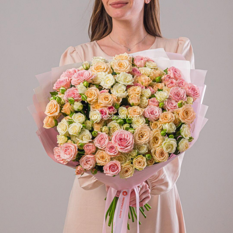 Букет 675 из 25 кустовых роз микс