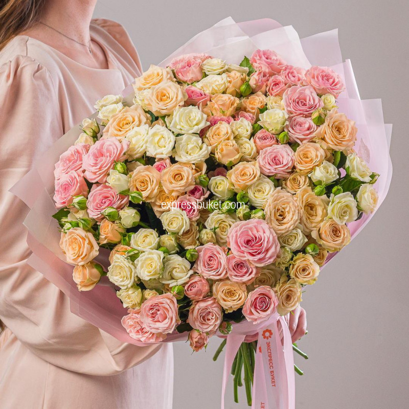 Букет 675 из 25 кустовых роз микс