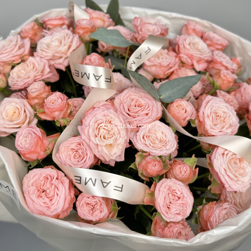 Монобукет с кустовой розой